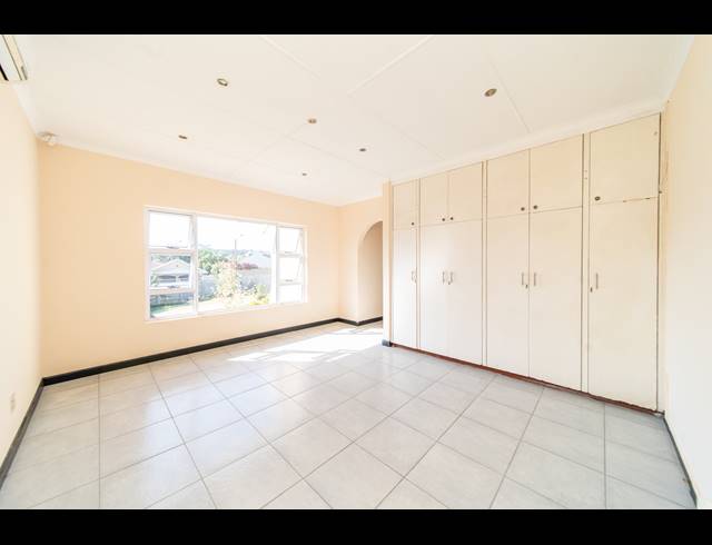 5 BEDROOM HOUSE FOR SALE IN BEACON BAY